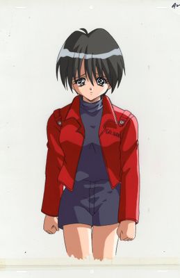 une photo d'une femme vêtue d'une veste rouge et d'un short bleu