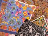 de nombreux types de nappes différents sur une table