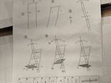 une feuille de papier sur laquelle sont dessinés différents types de chaises
