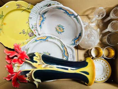 Dans un carton, verres à pied à jambe en verre filigrané a r…