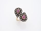 une paire de bagues en saphir rose et diamants