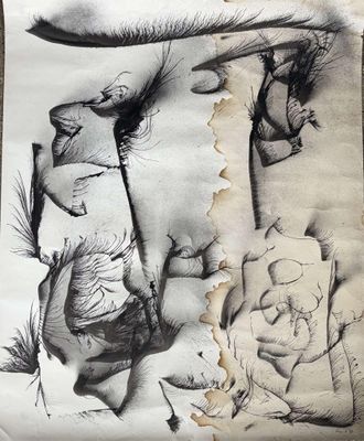 un morceau de papier sur lequel est dessiné le visage d'une femme