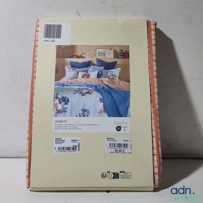 une photo d'un lit en kit posé sur une table