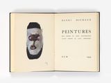 un livre ouvert sur lequel figure le portrait d'un homme