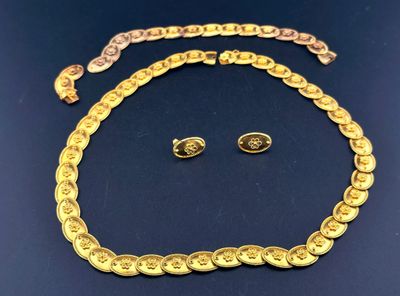 Parure dans le goût hellénistique en or 22k comprenant une p…