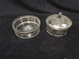 deux plats anciens en verre plaqué argent, avec couvercles