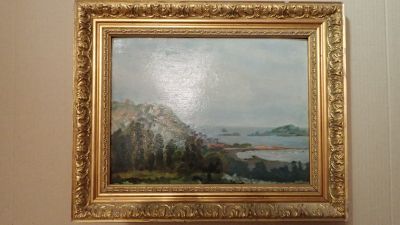 une photo d'un tableau accroché au mur