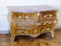 Commode tombeau en bois de placage disposé en frisage à déco… (photo 4)