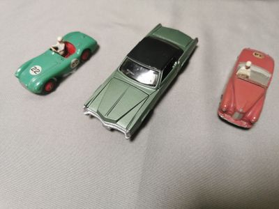 DINKY TOYS GB ASTON MARTIN DB3 verte N°22, Réf. 110.