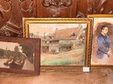 trois photos encadrées d'un homme et d'une femme assis sur un banc
