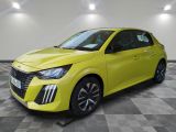 une voiture jaune garée dans un garage au sol en damier