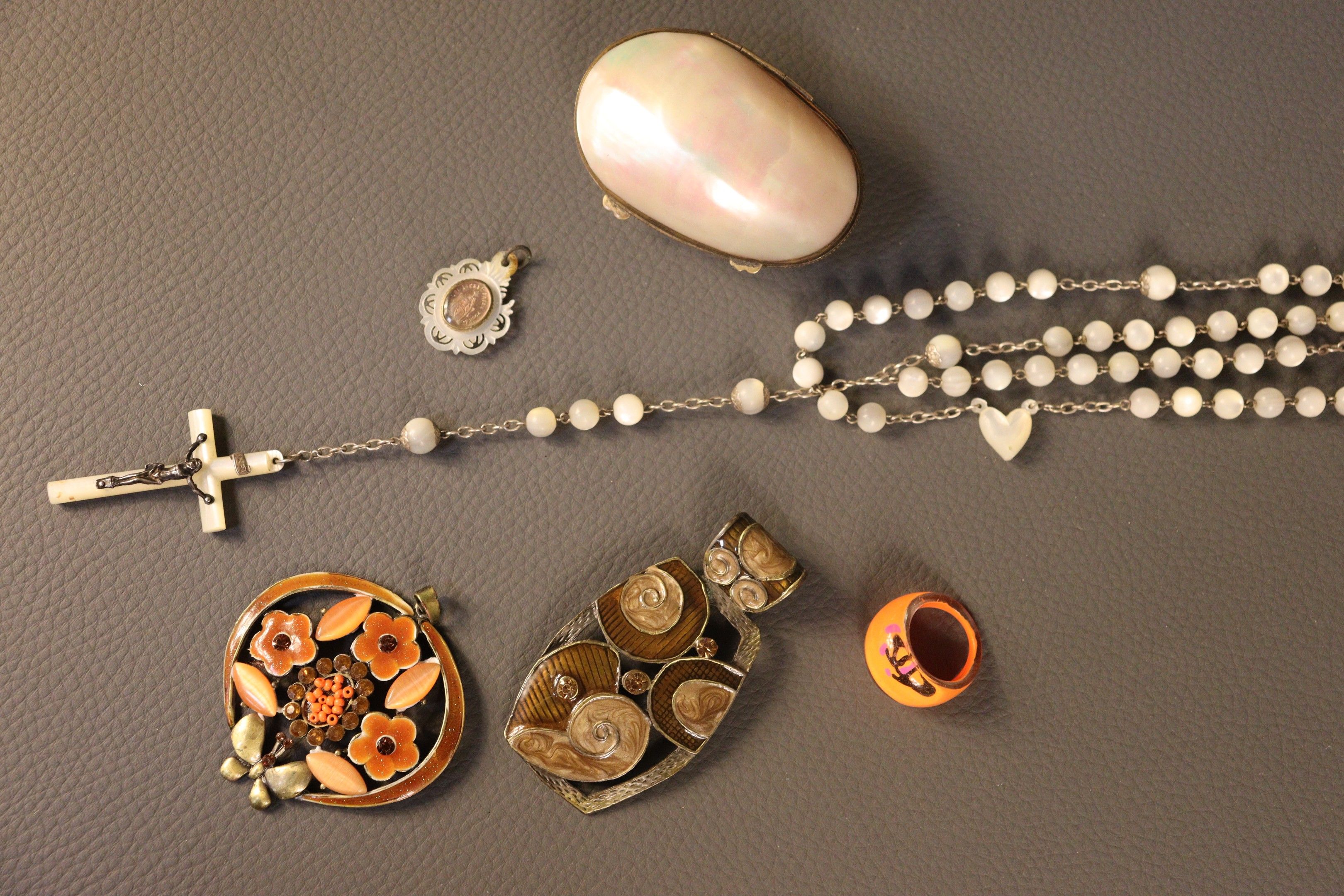 Objets d'art & Curiosités
