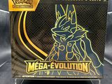 gros plan d'une boîte de cartes pokemon sur une table