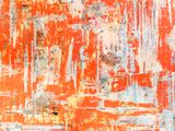 peinture représentant un mur orange et blanc devant lequel se trouve une borne d'incendie