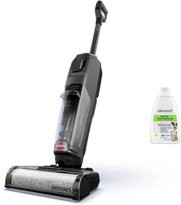 un gros plan sur un aspirateur et un flacon de produit nettoyant