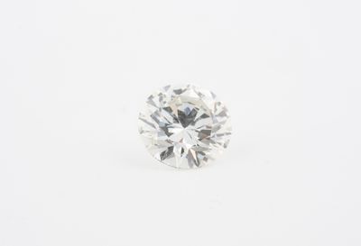 un diamant rond taille brillant monté sur or blanc