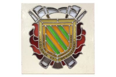 une image représentant un blason avec une borne d'incendie au centre