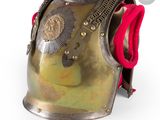 casque d'un soldat romain orné d'un tissu rouge