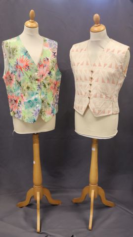 Création PAUQUET – Gilet sans manches en soie. Taille 42. Joint u...