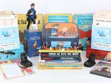 de nombreux livres pour enfants et figurines posés sur une table