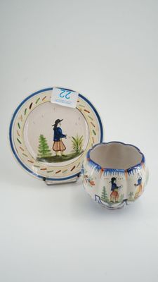 Bretagne : assiette en faïence; XIXe siècle, à décor polychr…