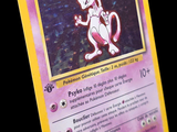 une carte Pokémon sur laquelle figure l'image d'un chat