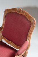 Paire de larges fauteuils à dossier plat à châssis en hêtre … (photo 5)
