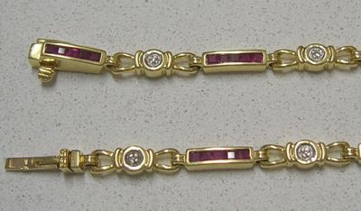 deux bracelets en or sertis de rubis et de diamants
