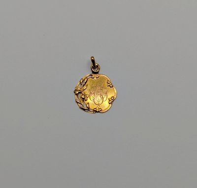 l'image d'une pièce d'or ornée d'un oiseau