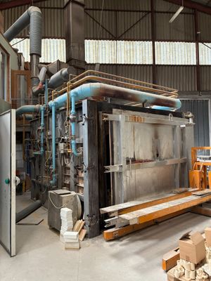 une grande machine installée dans un bâtiment