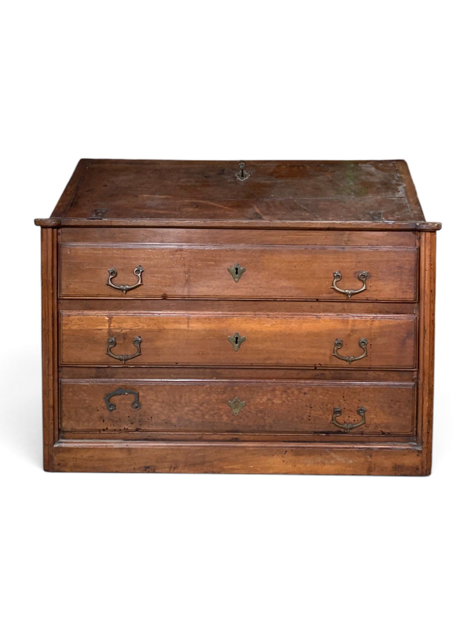 Commode scriban en bois naturel, ouvrant par trois tiroirs e…