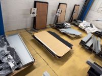 Lot de 18 palettes avec leur contenu de supports de montage … (photo 6)