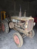 Tracteur agricole RENAULT 304 E. (photo 2)