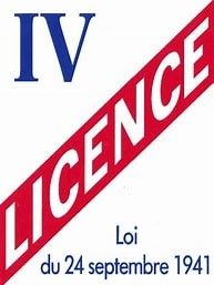 Le panneau rouge et blanc porte la mention « licence ».