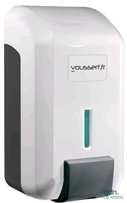 un gros plan d'un distributeur de papier essuie-tout blanc sur fond blanc