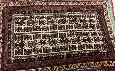 Beloutch afghan vers 1966/70 Champ beige à décor de rangées …