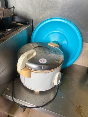 1 Cuiseur à riz de marque NATIONAL