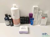 de nombreux types de produits de soins de la peau sur la table