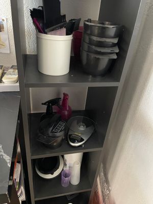 1 lot de petits matériels coiffure / couleur / balance / ton…
