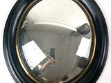 une personne se prenant en photo dans un miroir