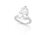 une bague en diamant à une seule pierre, par van cleef
