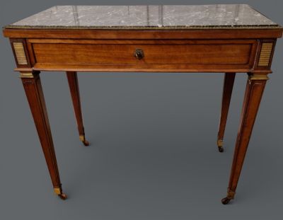 "Table rectangulaire en acajou et placage d'acajou, pieds ga…