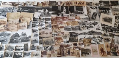 beaucoup de vieilles photos sur la table ensemble