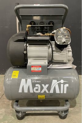 un compresseur d'air gris posé sur un chariot métallique