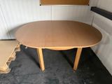 a table that is sitting in the corner of a room