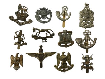 une image représentant une collection d'insignes et de médailles militaires