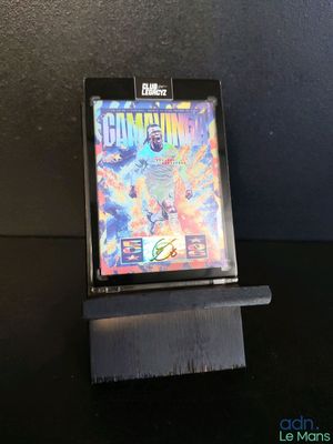 une photo d'un jeu vidéo exposé sur une table
