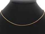 un collier à chaîne en or sur un mannequin mannequin mannequin mannequin mannequin mannequin mannequin mannequin mannequin mannequin