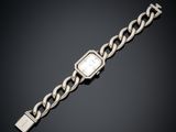 une montre-bracelet en or blanc 18 carats sertie de diamants