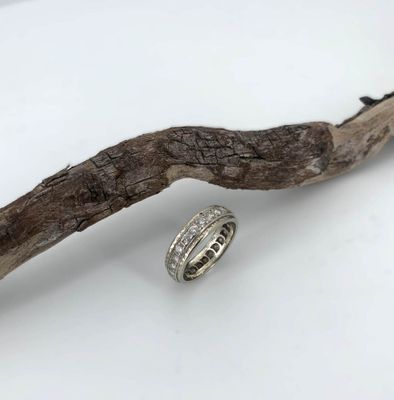 Bague en or blanc 585 °/°°° (14K) sertie de petits diamants … - Photo 1